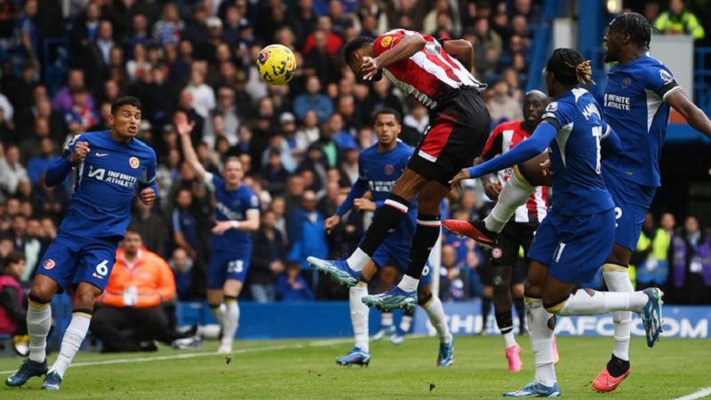 Sao Brentford tiết lộ bí mật giúp đội nhà lật ngược thế cờ trước Chelsea