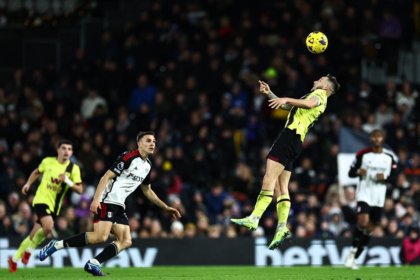 Fulham vs Burnley (22:00 &#8211; 23/12) | Xem lại trận đấu