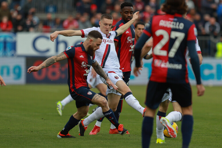 Cagliari vs Bologna (21:00 &#8211; 14/01) | Xem lại trận đấu