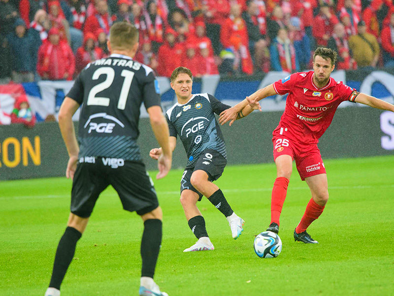 Nhận định soi kèo Stal Mielec vs Widzew Lodz lúc 0h00 ngày 23/7/2024